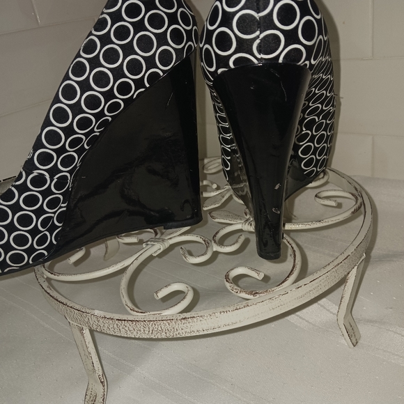 Jessica Simpson Black/White Print Peep Toed Wedge Size 9.5 B - Picture 9 of 9